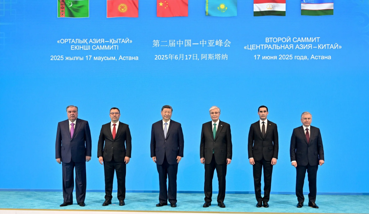 扎帕罗夫总统参加在阿斯塔纳举行的“中亚-中国”峰会